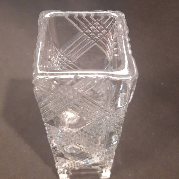 Avon 1980 Fostoria 6" Square Glass Bud Vase ~ Crosshatch Diamond Pattern - Picture 5 of 8